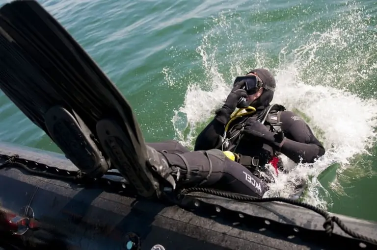 Backwards dive entry