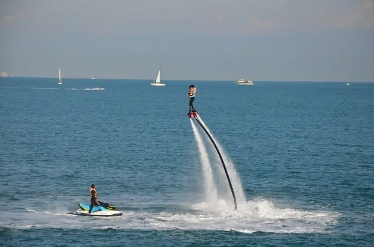 Flyboarding in open water used to illustrate how to avoid injury